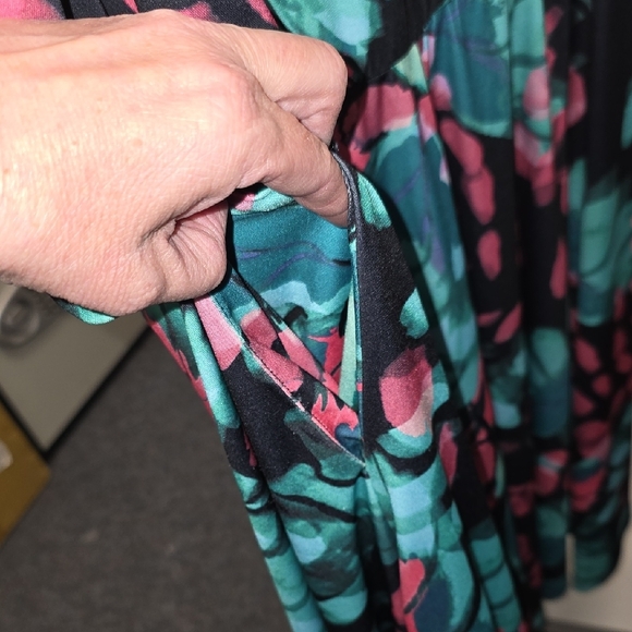 torrid Pastel Floral Top in Mint & Soft Pink - Picture 8 of 10